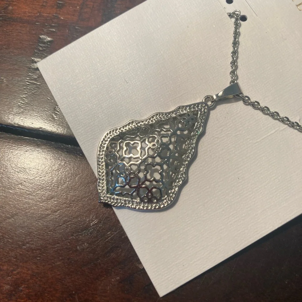 Kendra Scott necklace - Picture 1 of 2